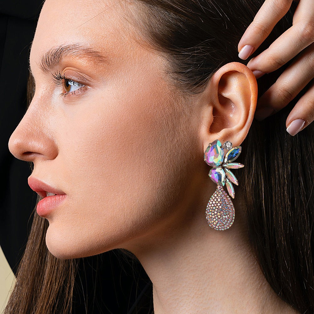 Droplets full of diamond earrings, elegant and trendy accessories with feminine temperament and personality